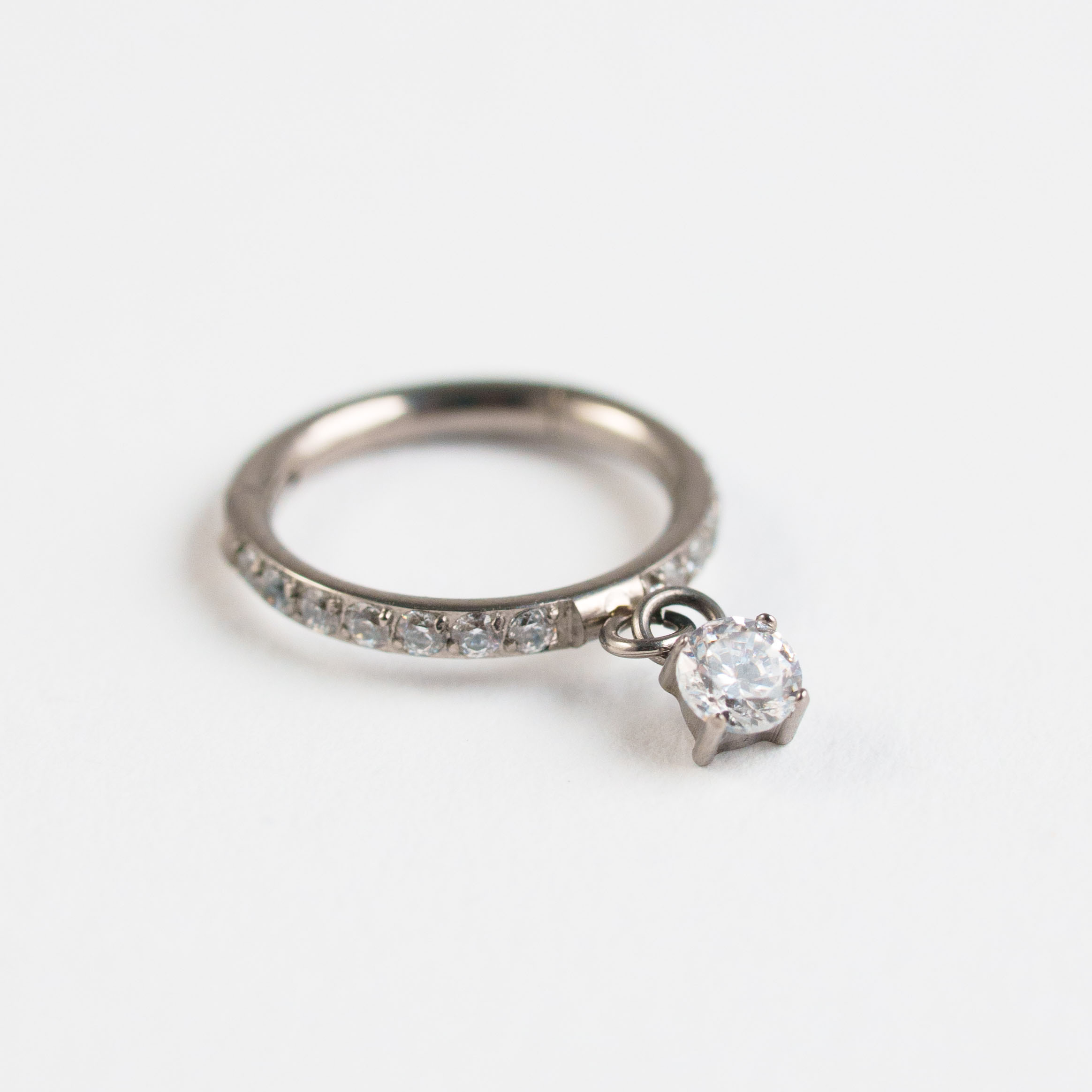Lumina – Pavé Drop Hoop – 14K Weißgold TWINS Jewelry Hamburg