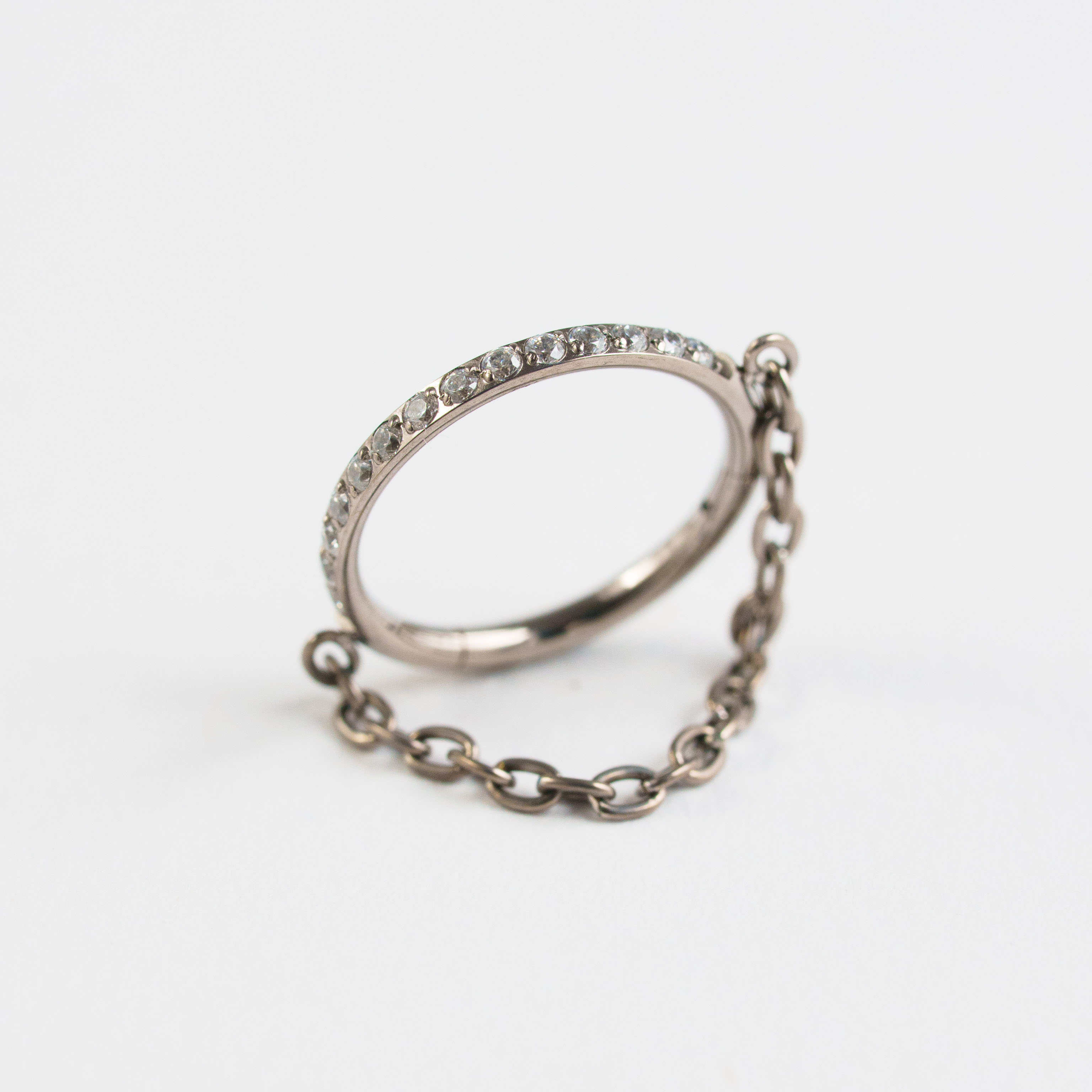 Nexus – Pavé Chain Hoop – 14K Weißgold TWINS Jewelry Hamburg