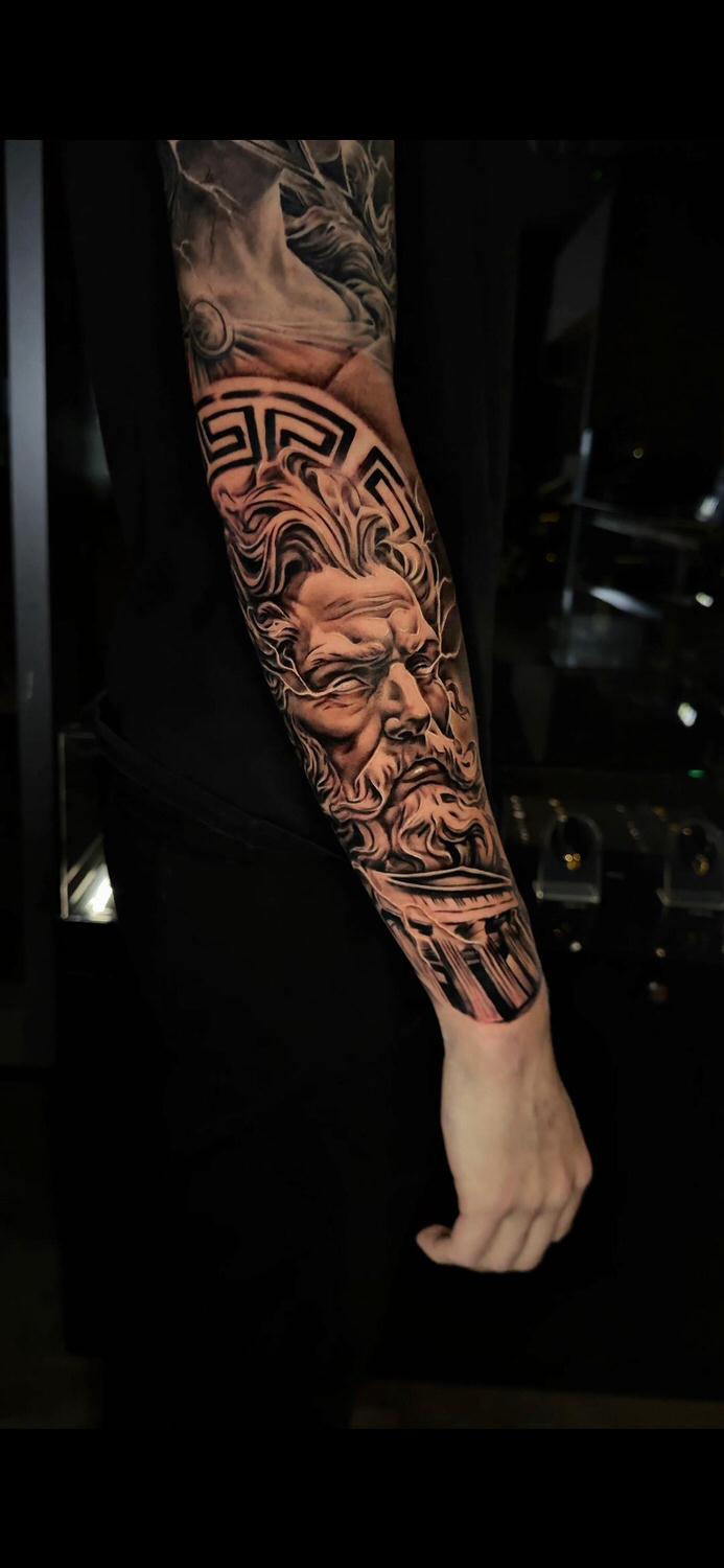 Black & Grey Tattoo in Hamburg
